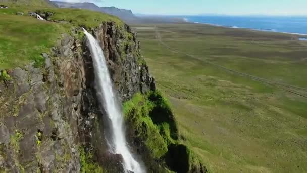 Aero frame van IJsland, waterval, bergen en natuur — Stockvideo