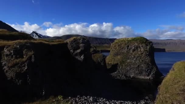 Aero frame van IJsland, zee, bergen, rotsen, water, natuur — Stockvideo