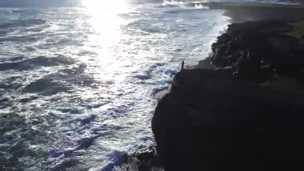 Marco aerodinámico desde la orilla del mar en iceland — Vídeos de Stock