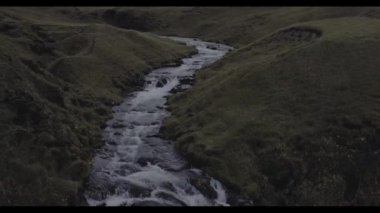 İzlanda 'dan, nehirden, dağlardan ve doğadan