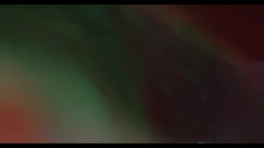 Gazoz ve köpüklü cam bardak.