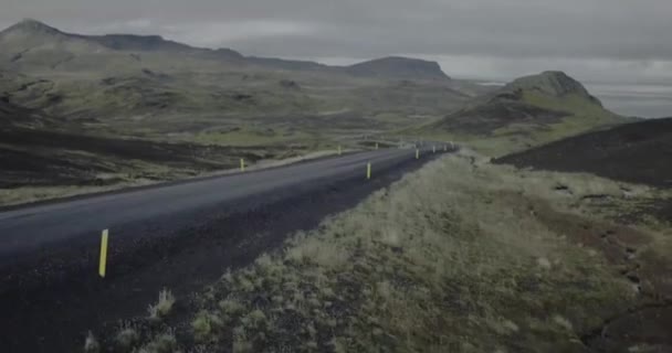 Marco aerodinámico de iceland, montañas y agua — Vídeos de Stock