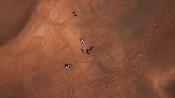 Аэрокадр 4K из пустыни в Дубае — стоковое видео