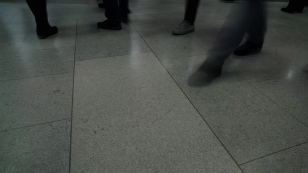 ビジネスセンターの床を歩くと — ストック動画