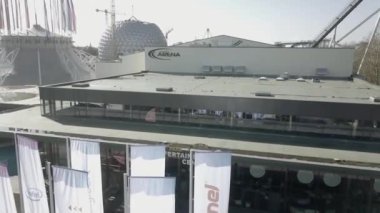 Almanya 'daki havaalanı çerçevesi, konferans binaları, şehir ve metropol