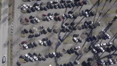 Almanya 'da arabalı otoparkın havadan görünüşü