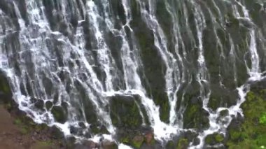 Kamçatka 'dan, şelaleden, doğadan, dağlardan.,
