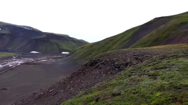 Tiro aéreo de Kamchatka, montanhas da natureza e vulcões — Vídeo de Stock