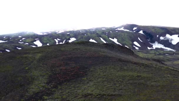 Plano aéreo desde Kamchatka, montañas naturales y volcanes — Vídeos de Stock