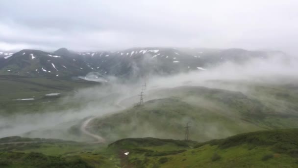 Tiro aéreo de Kamchatka, montanhas da natureza e vulcões — Vídeo de Stock