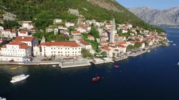 Tiro aéreo de Montenegro, montanhas da natureza e mar — Vídeo de Stock