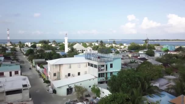 Ripresa aerea delle Maldive, un'isola nell'oceano e nella natura — Video Stock