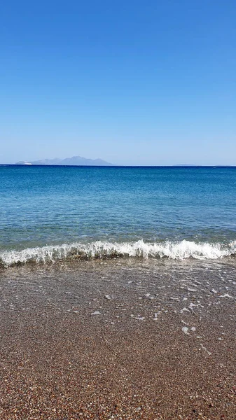 Mavi Ege Denizi. Deniz suyu yüzeyi. Güzel deniz yüzeyi manzarası.