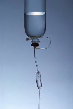 Damardan damlatılan kanı kapat. 