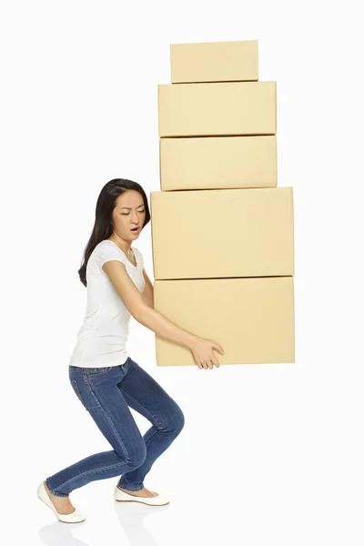 Mulher Carregando Uma Pilha Caixas Papelão — Fotografia de Stock