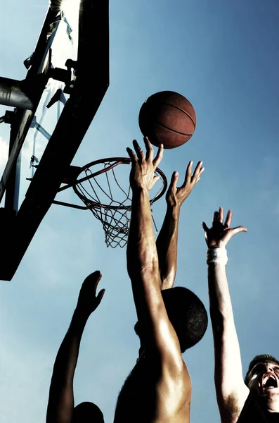 Player Trying Shoot Ball Hoop — 图库照片