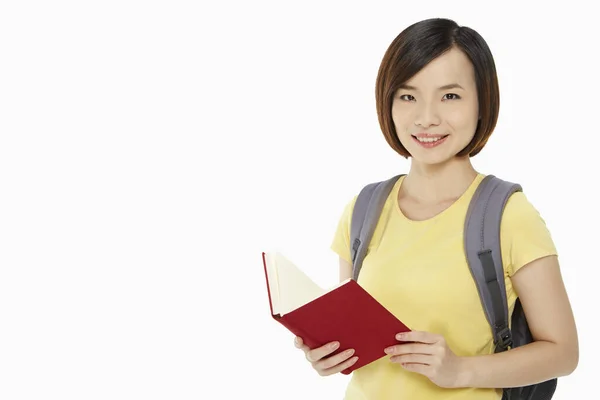 Mujer Alegre Leyendo Libro —  Fotos de Stock