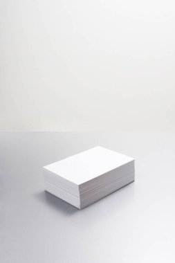 Bir yığın boş kağıt.