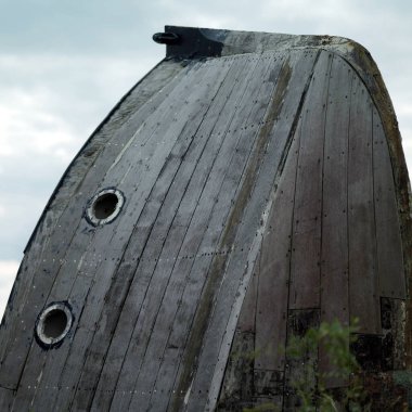 Kapatın eski ahşap tekneyi 