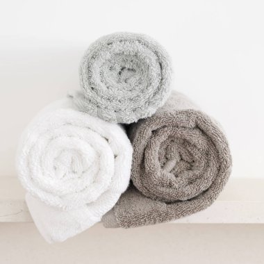 Yuvarlanmış havluların görüntüsünü kapat