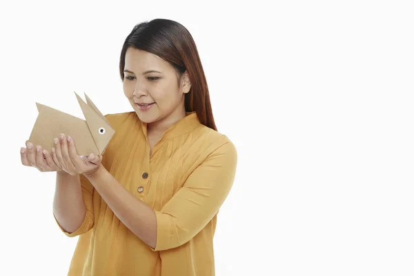 Mujer Llevando Conejo Papel — Foto de Stock