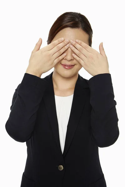 Glada Affärskvinna Som Täcker Sina Ögon — Stockfoto