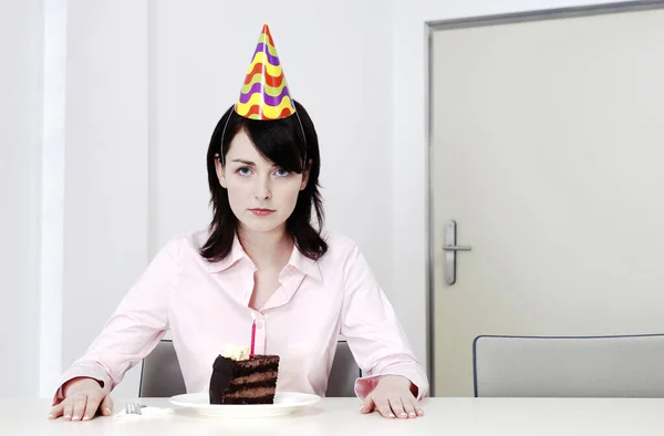 Üzletasszony Ünnepli Születésnapját Egyedül — Stock Fotó