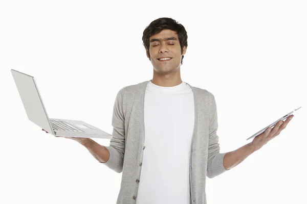 Man Choosing Laptop Digital Tablet — Stock Photo, Image