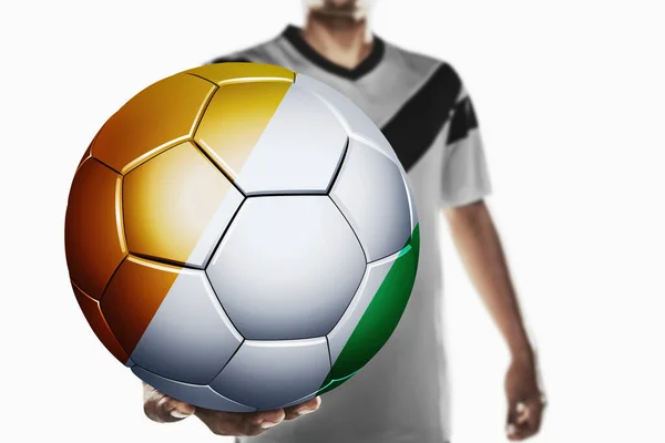 アイボリー コーストのサッカーボールを保持するサッカー選手 — ストック写真