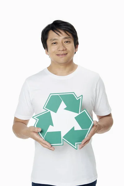 Hombre Mostrando Logotipo Reciclaje — Foto de Stock