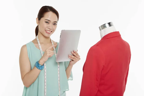 Frau Mit Digitalem Tablet — Stockfoto