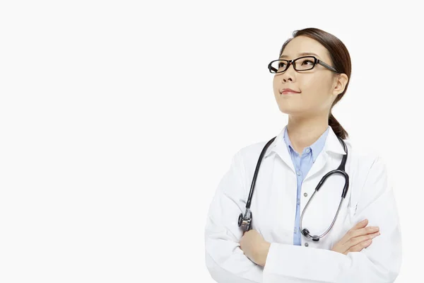 Personal Médico Con Los Brazos Cruzados Sonriendo —  Fotos de Stock