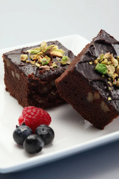 Deliciosos Brownies Doces Com Bagas — Fotografia de Stock