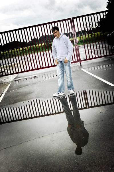 Boy Standing Gate — Stockfoto