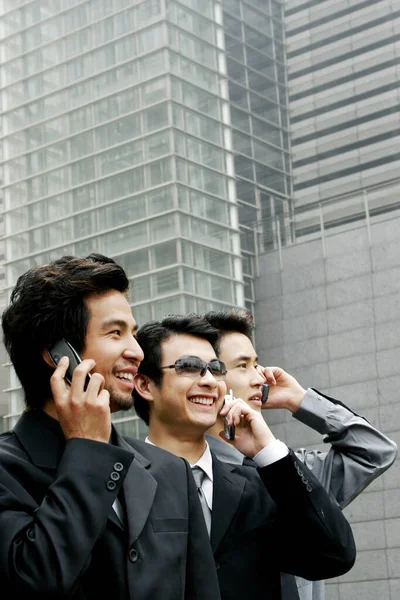 Drie Zakenmannen Aan Telefoon — Stockfoto