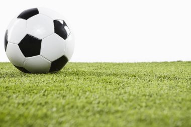 Oyun sahasında futbol topu