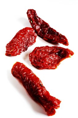 Kurutulmuş biberi beyaza yakın tut. 