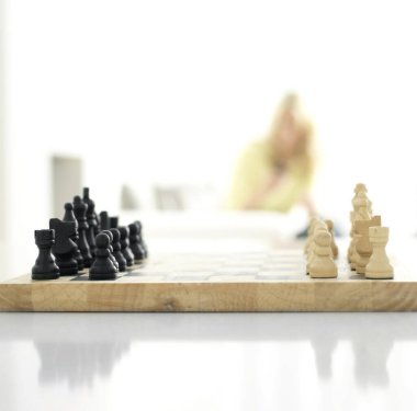 Satranç tahtası ve satranç taşları