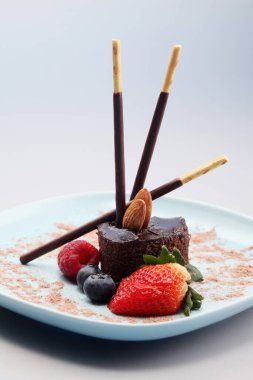 Çikolata düşkünü tatlıya yakından bakın.