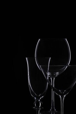 Şarap kadehlerini kapatın. 