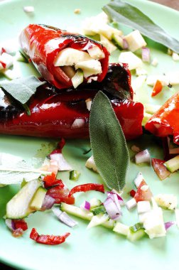 Doldurulmuş biberlere yakın çekim 