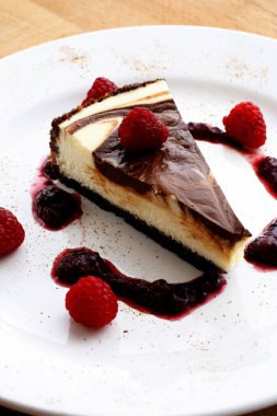 Marble Cheesecake ahududu manzarasını kapatın.