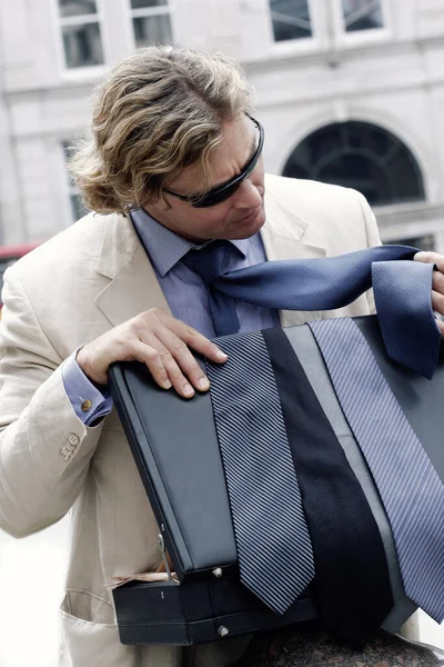 Man Business Suit Sunglasses Choosing Suitable Tie — Stockfoto