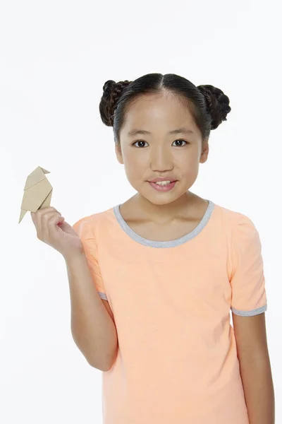 Menina Bonito Segurando Pássaro Papel — Fotografia de Stock