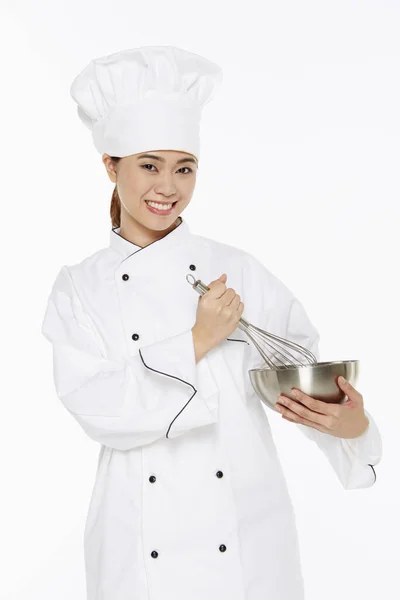 Chef Femenino Usando Batidor Alambre —  Fotos de Stock