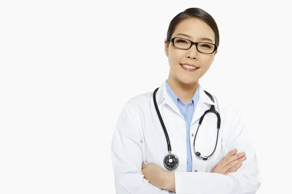 Personal Médico Con Los Brazos Cruzados Sonriendo —  Fotos de Stock