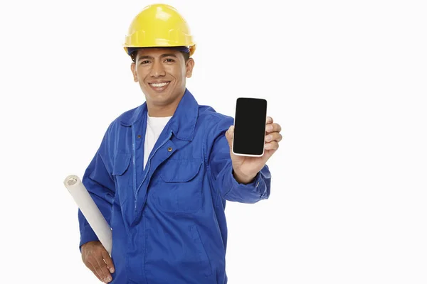 Trabalhador Construção Segurando Telefone Móvel — Fotografia de Stock