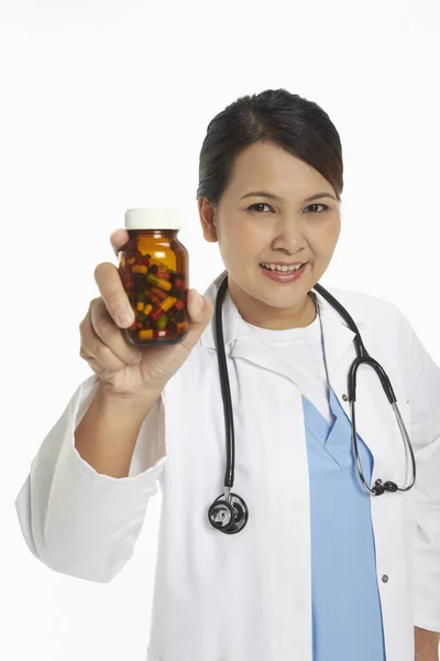 Personal Médico Sosteniendo Una Botella Pastillas — Foto de Stock