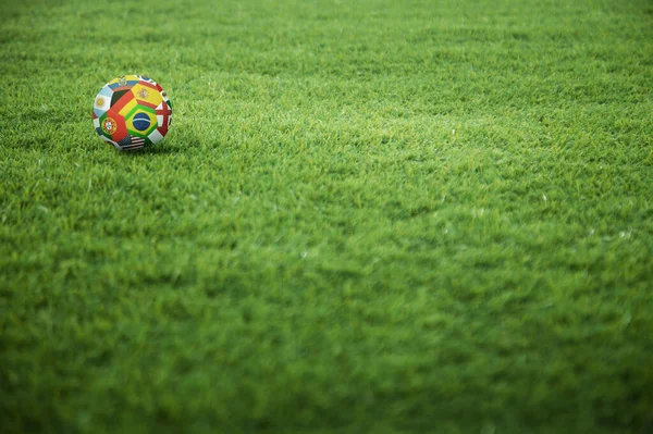 Mundo Bandeiras Bola Futebol Campo Jogo — Fotografia de Stock