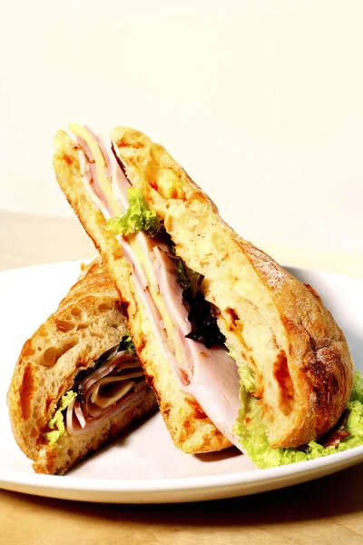Nahaufnahme Von Sandwich Auf Dem Teller — Stockfoto